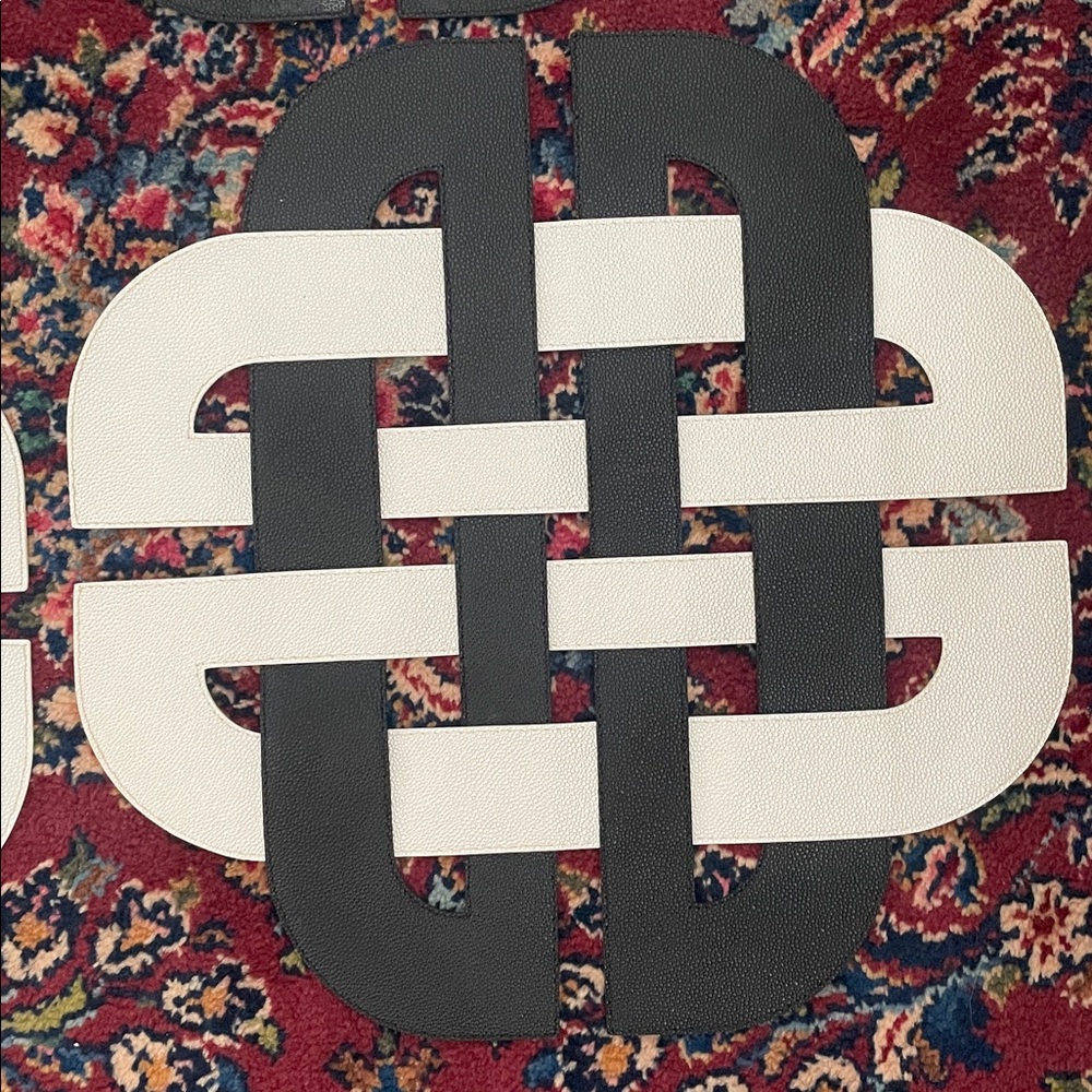 Set of 4 Interlocking Black and White Placemats - Picture 5 of 6